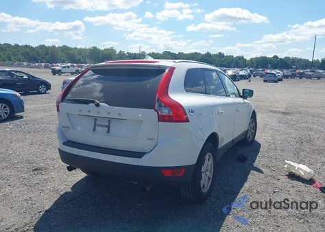 2011 Volvo Xc60 3.2/3.2 R-Design z USA, uszkodzony, nr VIN YV4952DZ4B2150193